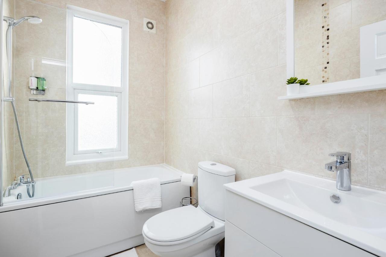 Business & Leisure 2 Bedroom & Parking By Damask Homes イルフォード エクステリア 写真